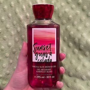 New Bath and Body Works Shower Gel - Sunset Guava Colada